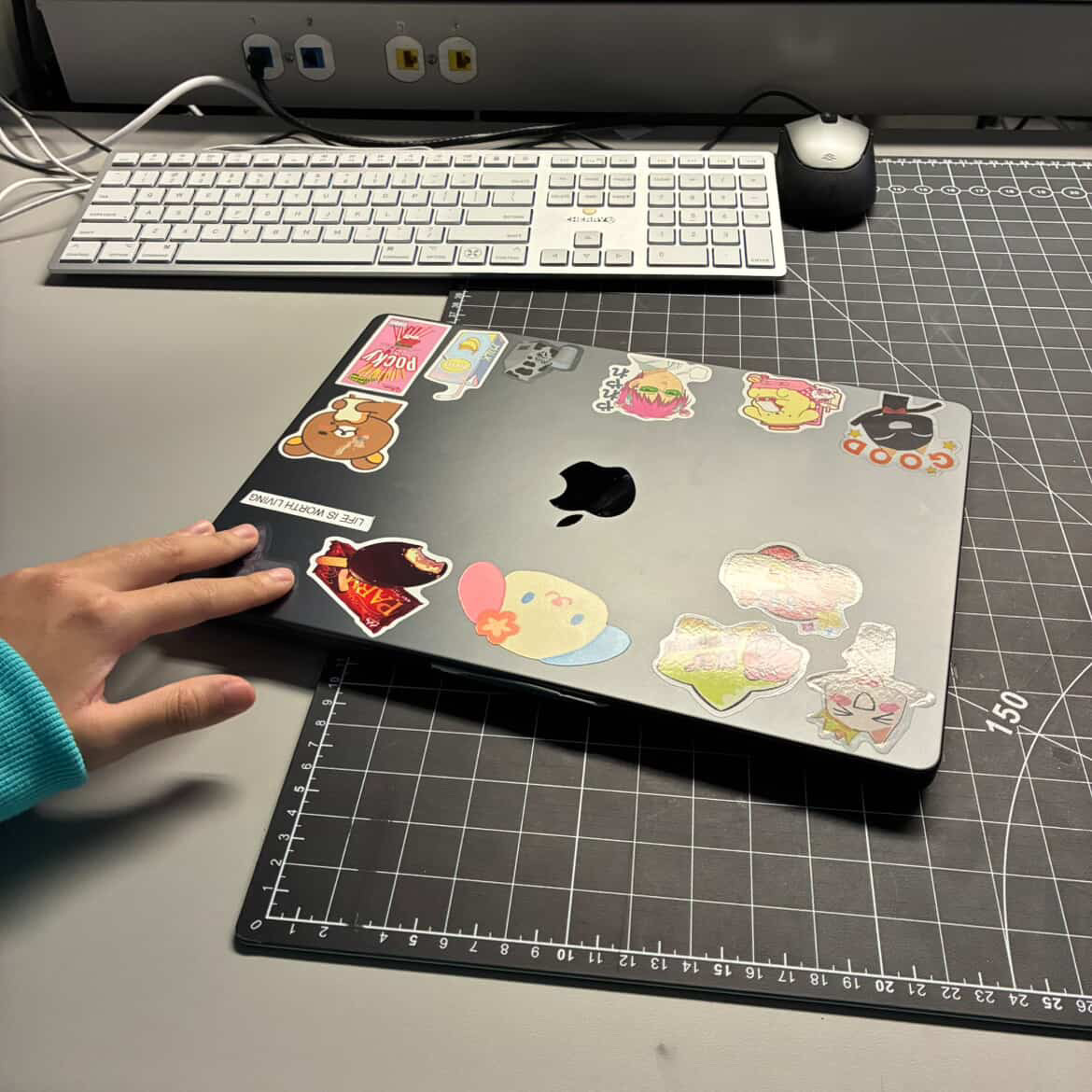 An interaction depicting the opening and closing of laptop. There is potential for a circuit to be created which activates once the laptop is shut.